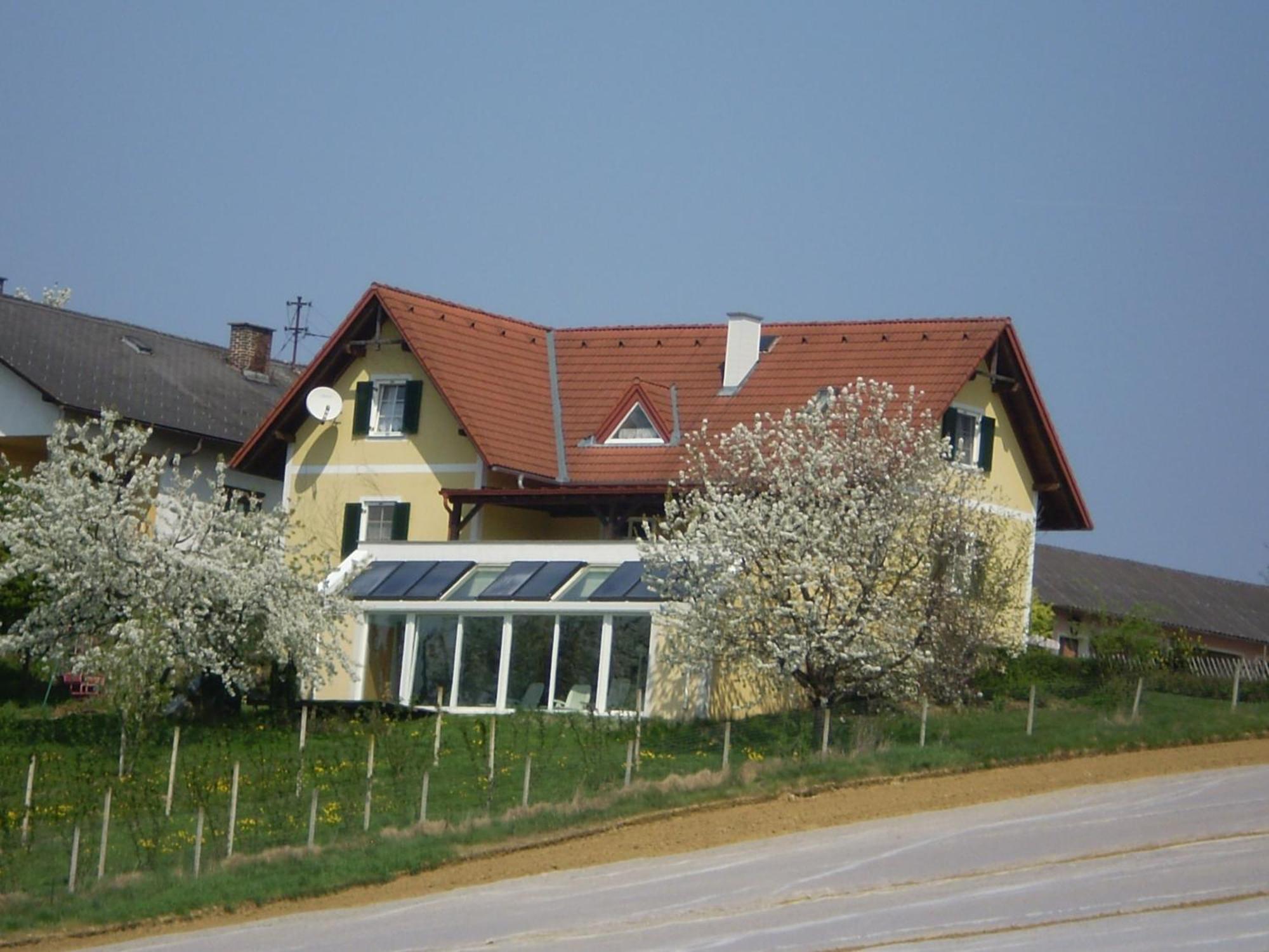 Gaestehaus Haagen Bad Waltersdorf Exterior photo